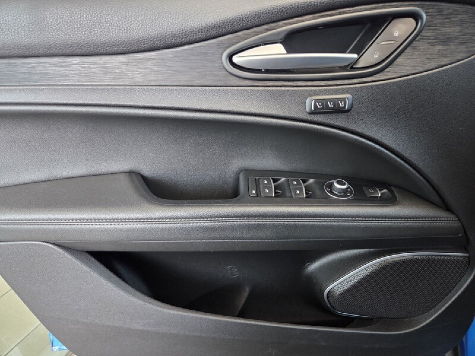 Used 2019 Alfa Romeo Stelvio AWD w/ Nero Edizione image 24