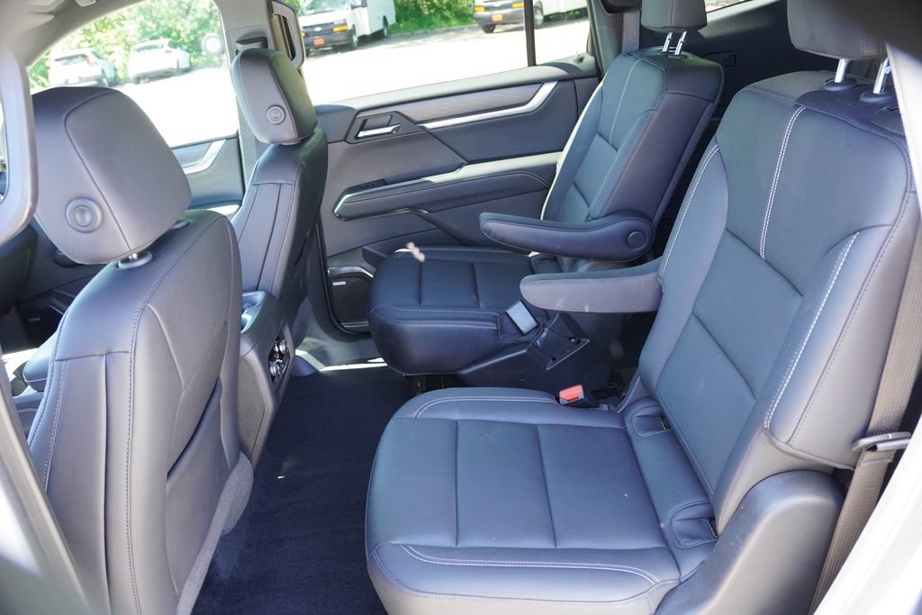 Certified 2025 GMC Acadia Elevation w/ Elevation Premium Package AWD/4WD image 17