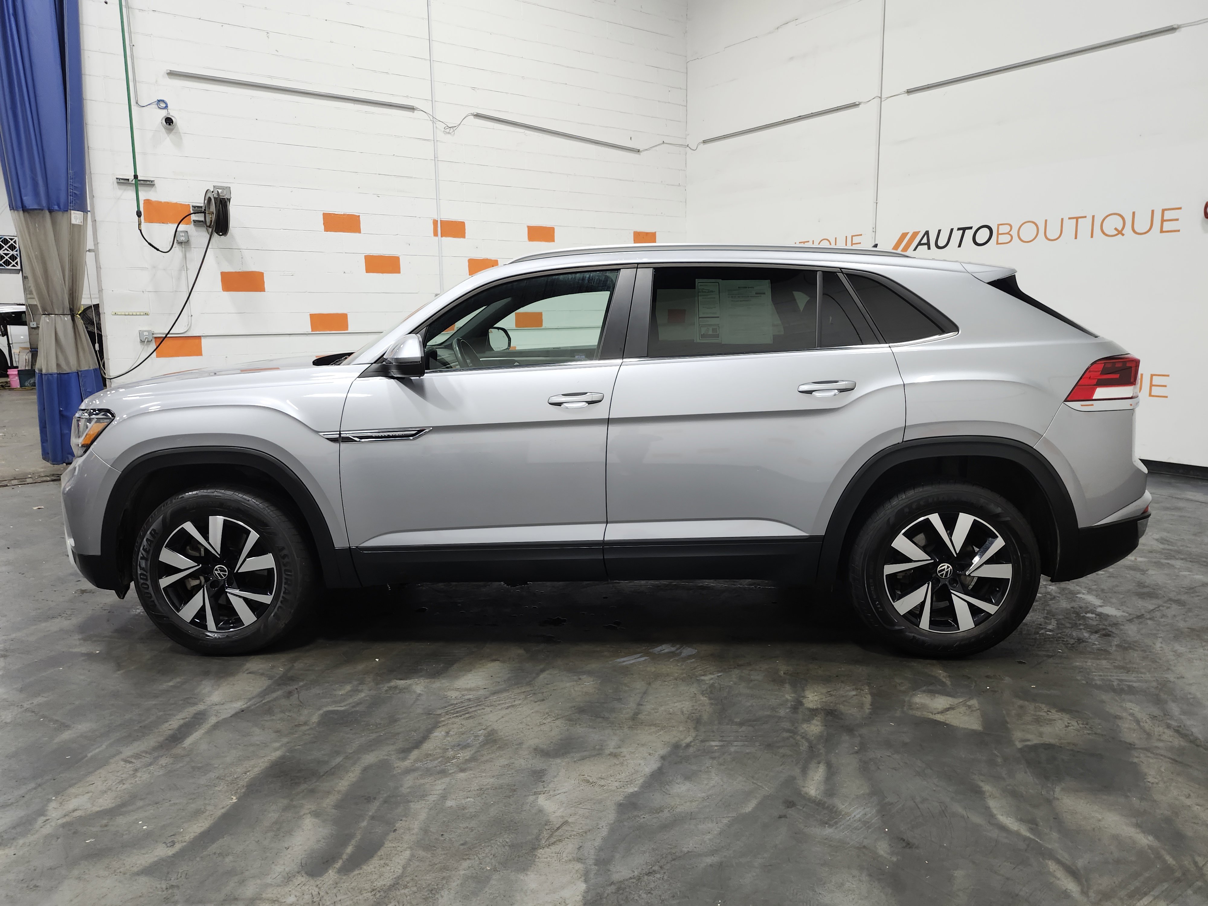 Used 2022 Volkswagen Atlas Cross Sport SE AWD/4WD image 15