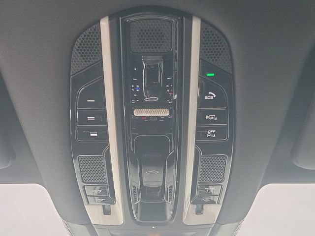 Used 2021 Porsche Cayenne AWD/4WD image 25