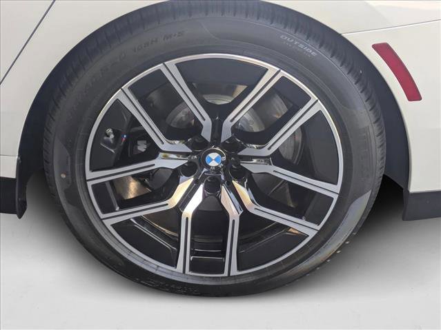 New 2025 BMW 750e xDrive w/ Premium Package image 10