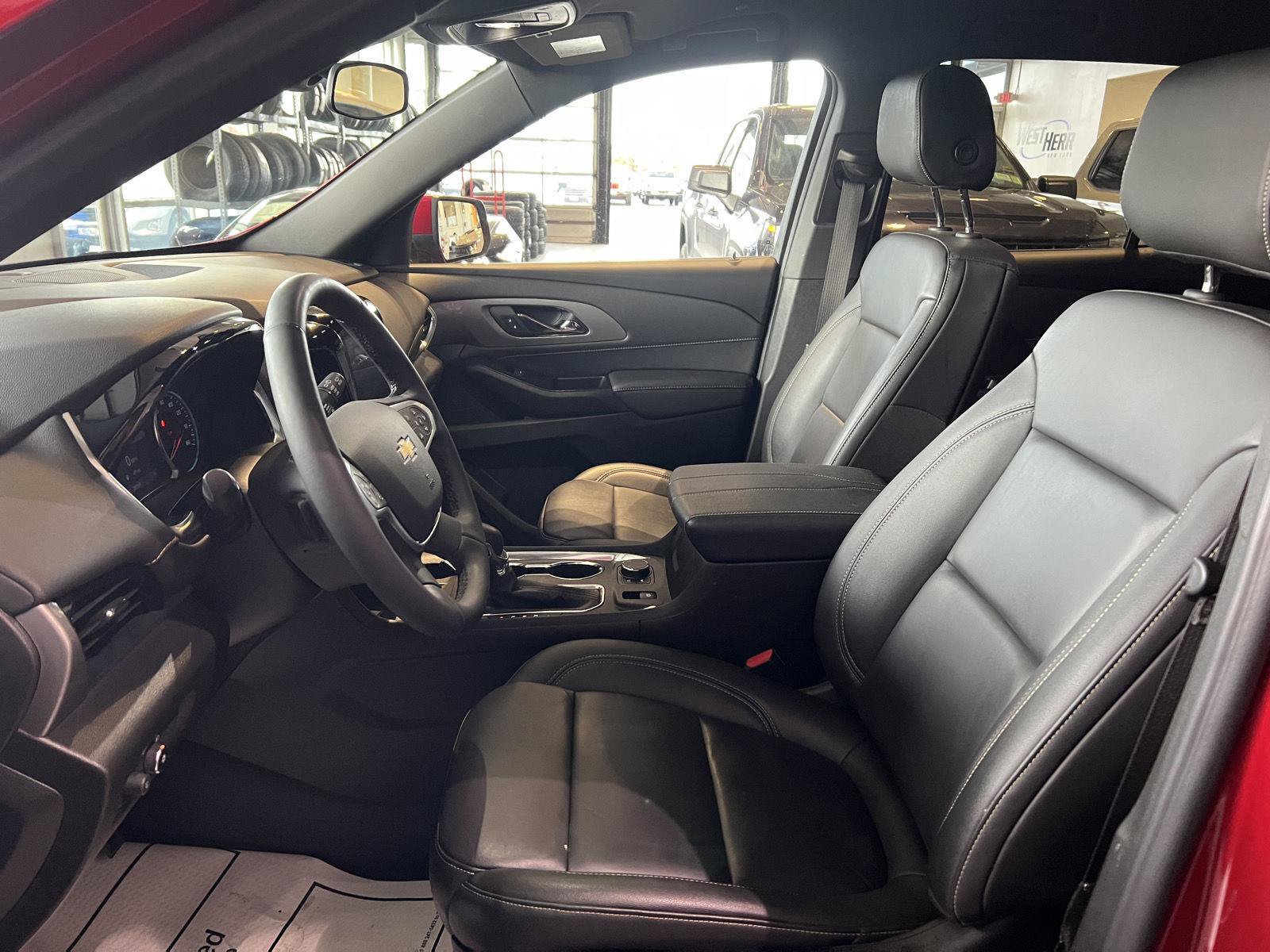 Used 2023 Chevrolet Traverse LT AWD/4WD image 12