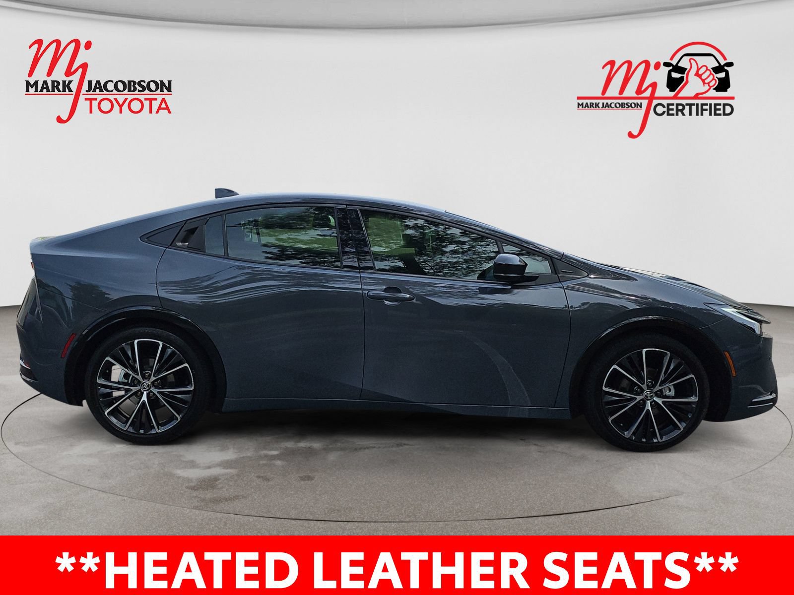 Used 2024 Toyota Prius XLE FWD image 7