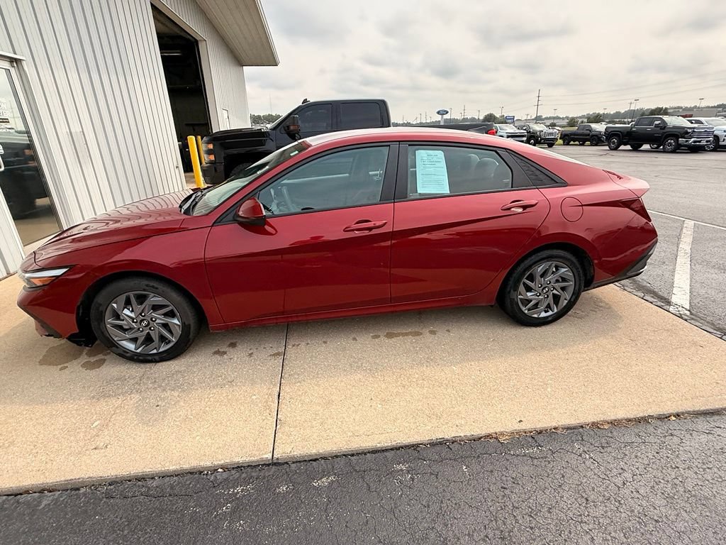 Used 2024 Hyundai Elantra SEL FWD image 2