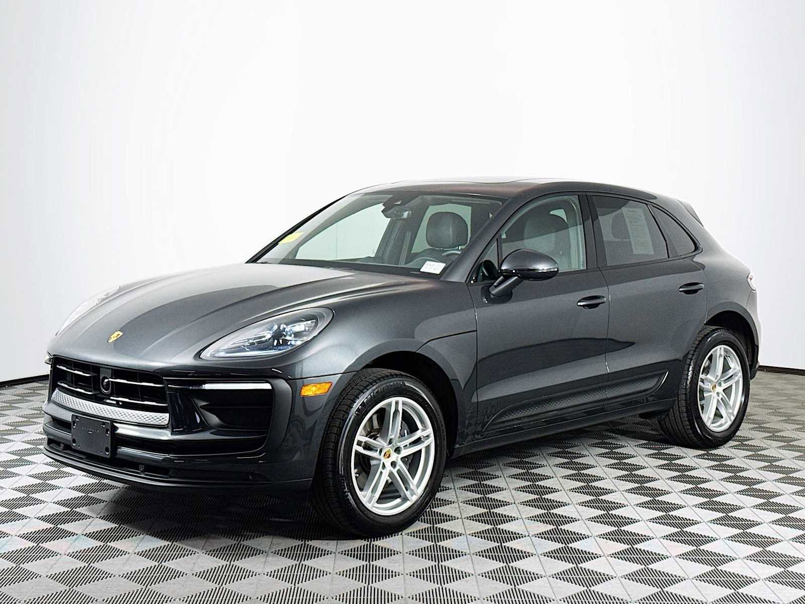 Used 2025 Porsche Macan image 1