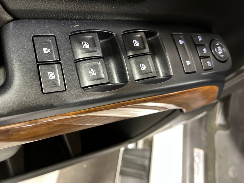 Used 2018 Chevrolet Silverado 1500 High Country image 17
