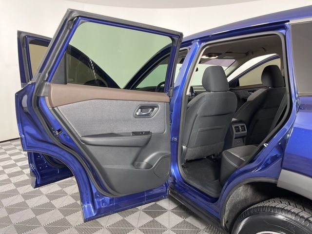 Used 2022 Nissan Rogue SV image 40