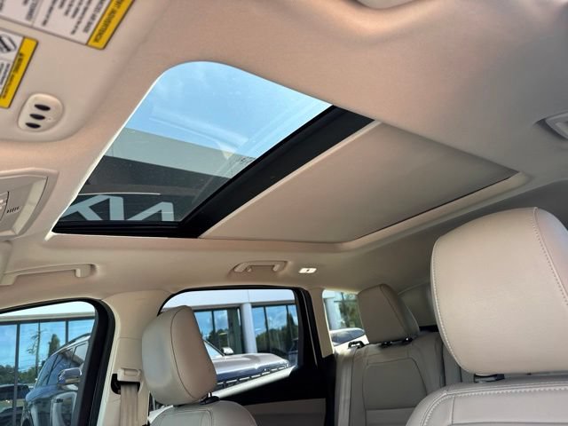 Used 2018 Ford Escape Titanium w/ Ford Safe & Smart Package FWD image 11