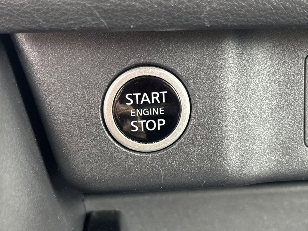 Used 2023 Nissan Rogue SV image 27