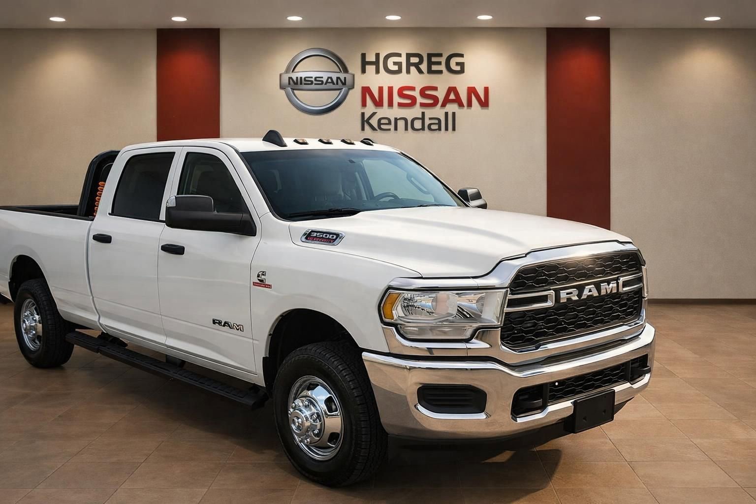 Used 2022 RAM 3500 Tradesman w/ Chrome Appearance Group AWD/4WD image 3