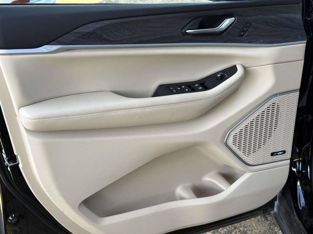 Used 2023 Jeep Grand Cherokee L Limited w/ Luxury Tech Group II AWD/4WD image 23