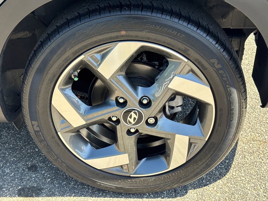 Used 2023 Hyundai Venue SEL w/ Cargo Package image 19