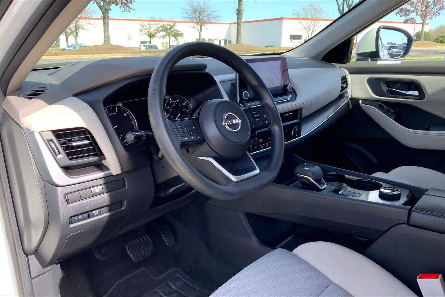 Used 2023 Nissan Rogue SV AWD/4WD image 17