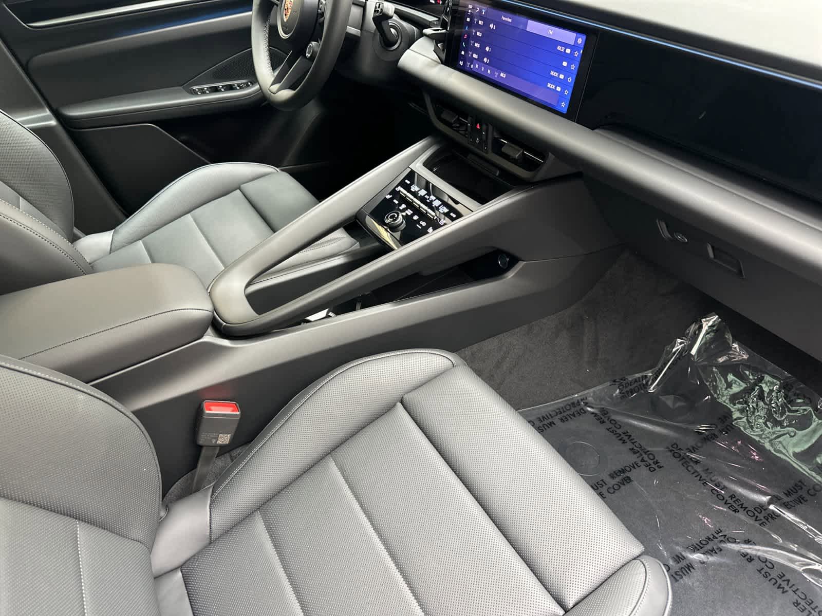 New 2026 Porsche Macan Electric RWD image 17