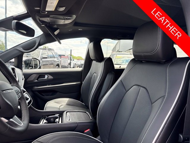New 2027 Chrysler Pacifica Limited w/ Family Tech Group FWD image 8