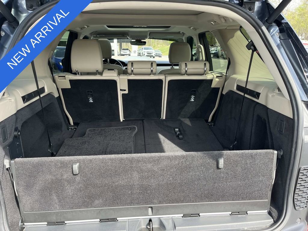 Used 2018 Land Rover Discovery SE image 21