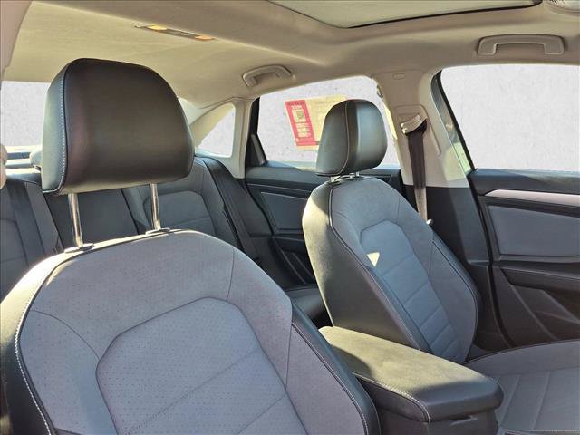Used 2025 Volkswagen Jetta SE FWD image 28