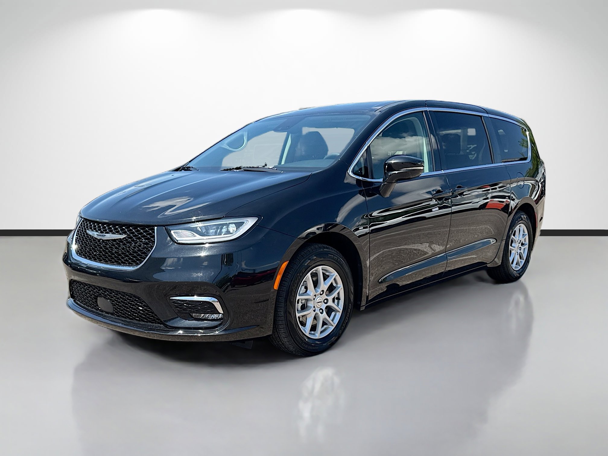 Used 2024 Chrysler Pacifica Touring-L FWD image 7