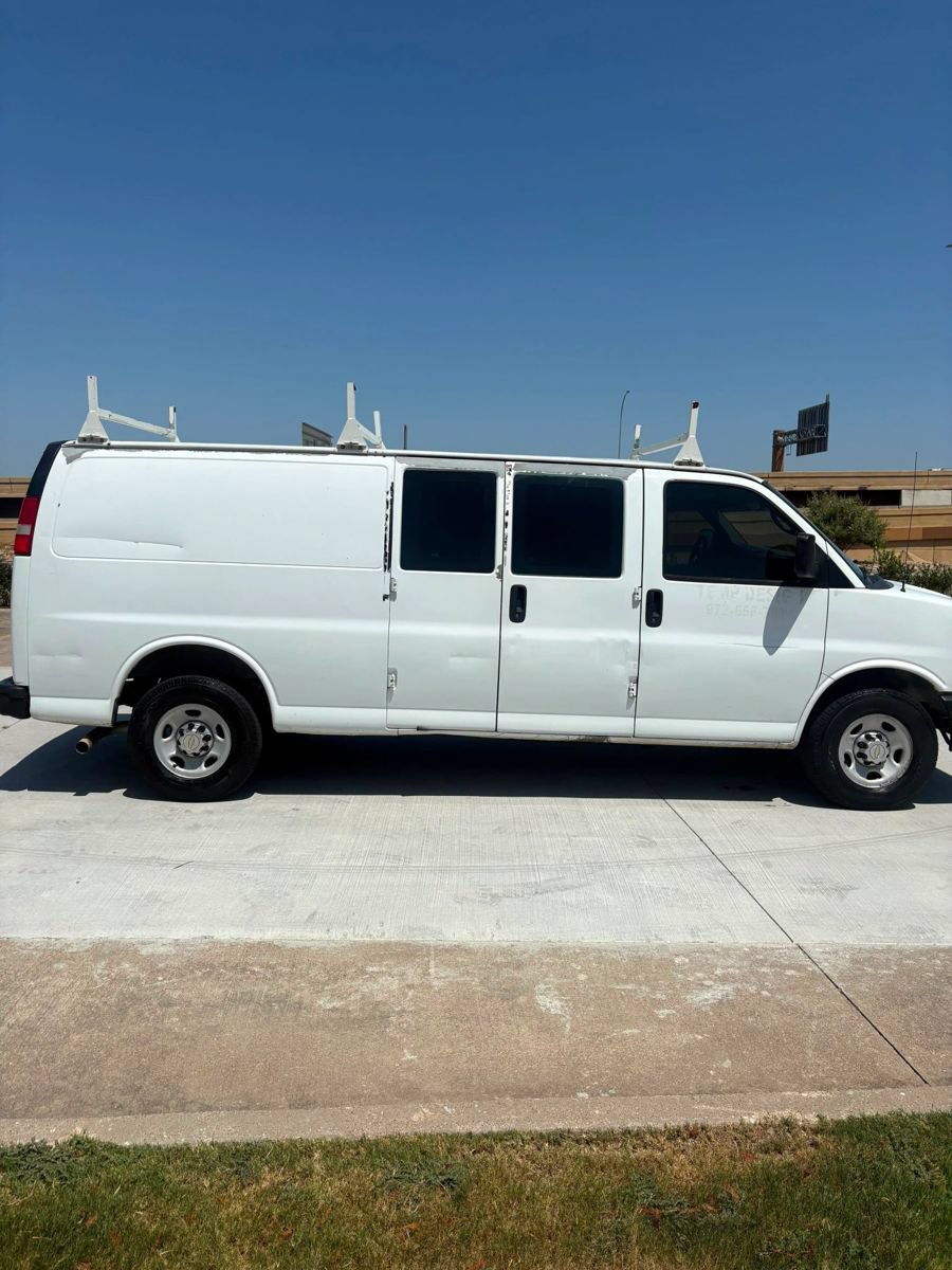 Used 2012 Chevrolet Express 2500 Extended RWD image 2