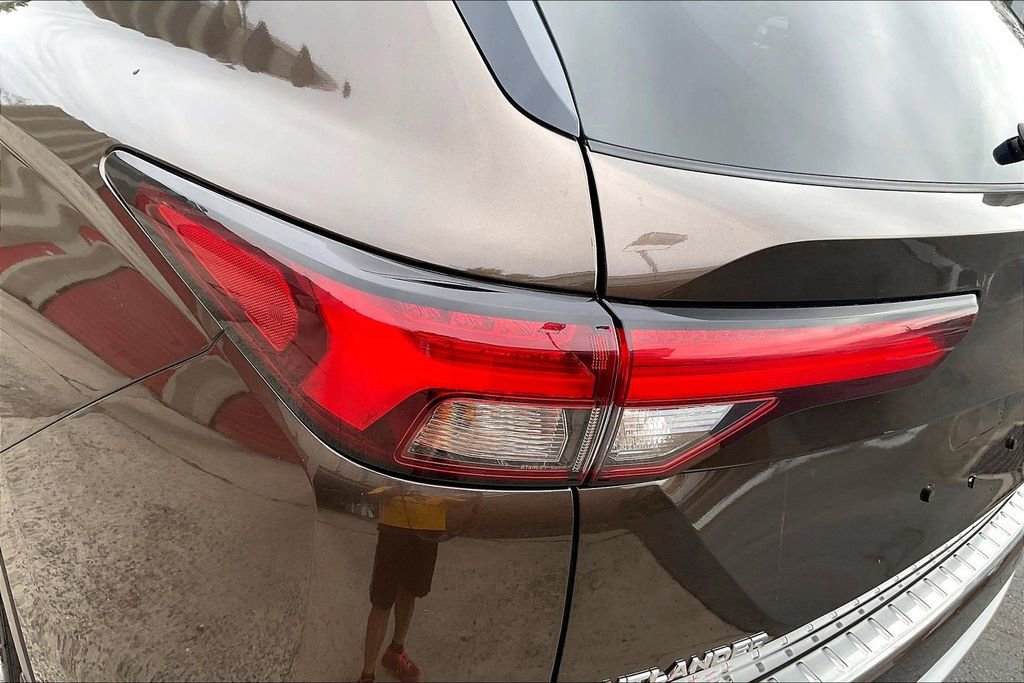 Used 2023 Mitsubishi Outlander SEL AWD/4WD image 28