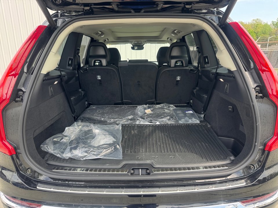 New 2025 Volvo XC90 T8 Plus w/ Protection Package Premier image 15