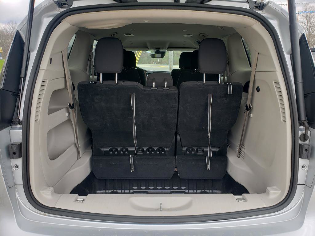 Certified 2023 Chrysler Voyager LX FWD image 5