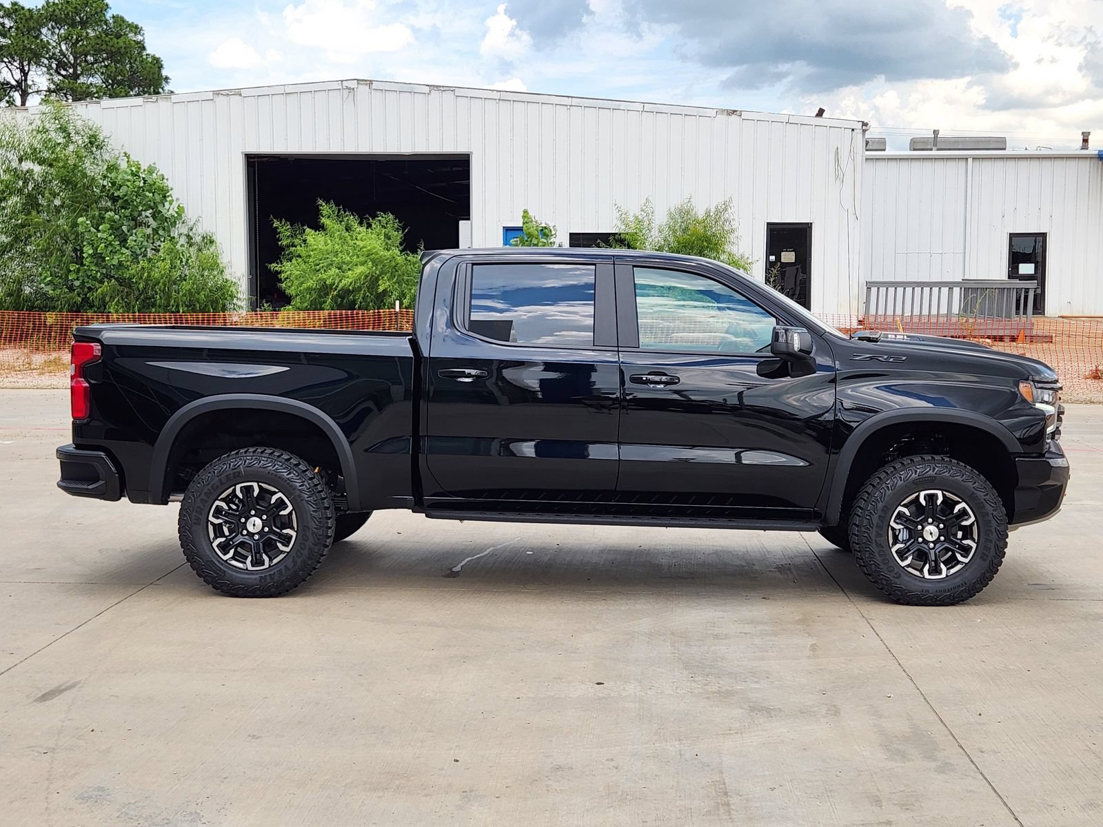 New 2026 Chevrolet Silverado 1500 ZR2 w/ LPO, Dark Essentials Package AWD/4WD image 7