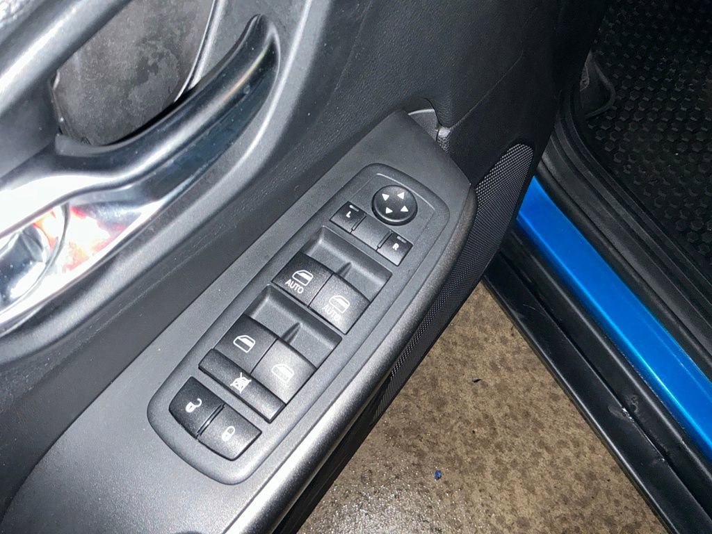 Used 2021 Jeep Cherokee Trailhawk image 15