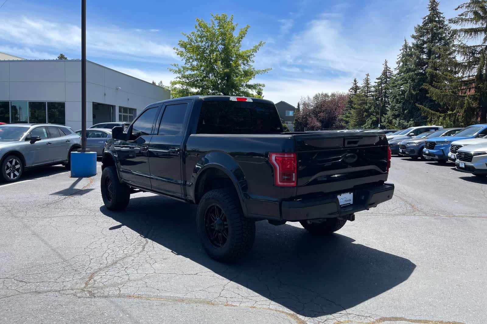 Used 2015 Ford F150 Lariat w/ Equipment Group 502A Luxury AWD/4WD image 3