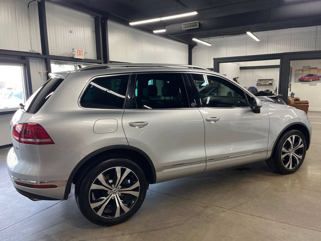 Used 2017 Volkswagen Touareg Wolfsburg Edition AWD/4WD image 16