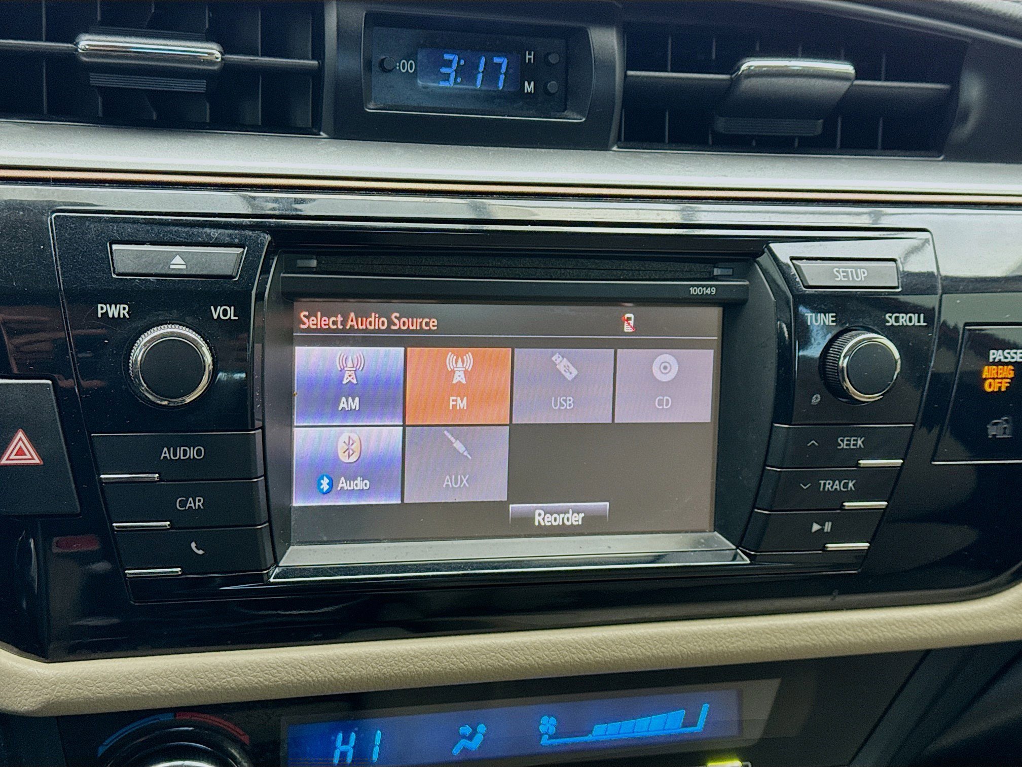 Used 2015 Toyota Corolla LE image 11