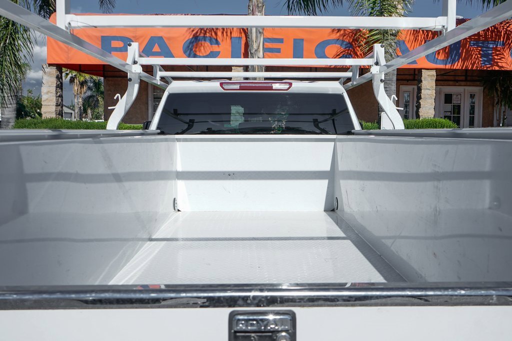 Used 2025 Chevrolet Silverado 3500 LT w/ Convenience Package image 8