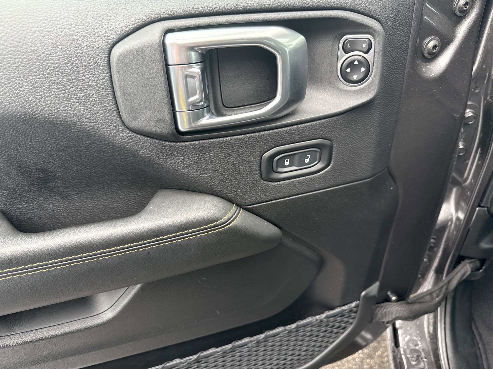 Used 2025 Jeep Wrangler Unlimited Sahara w/ Safety Group image 17