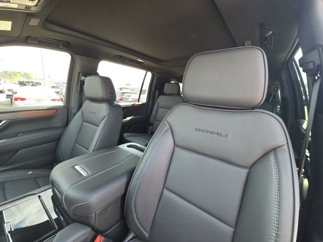 Used 2026 GMC Yukon XL Denali w/ Sun & Power Step Package AWD/4WD image 26