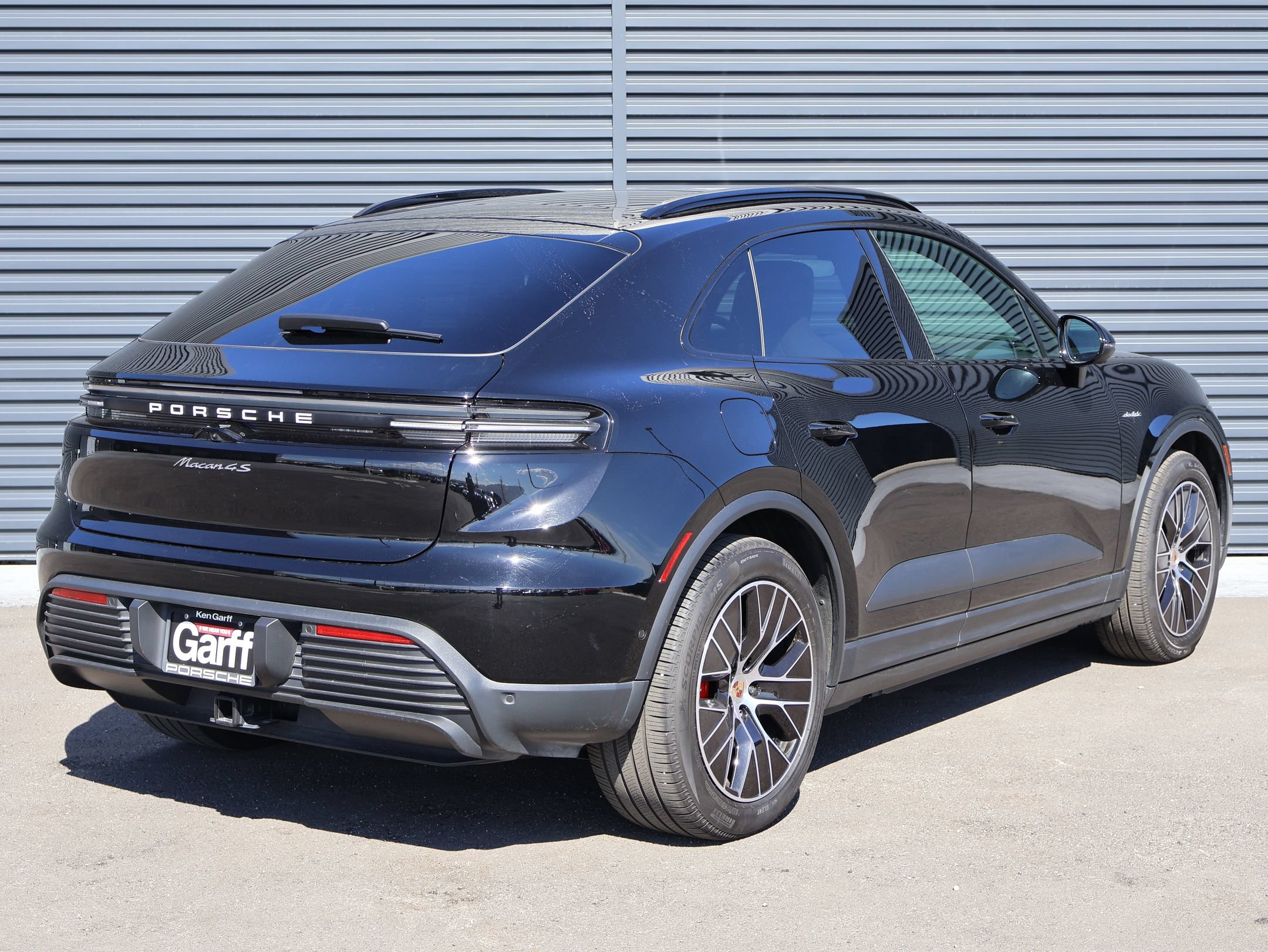 Certified 2025 Porsche Macan 4S Electric AWD/4WD image 10