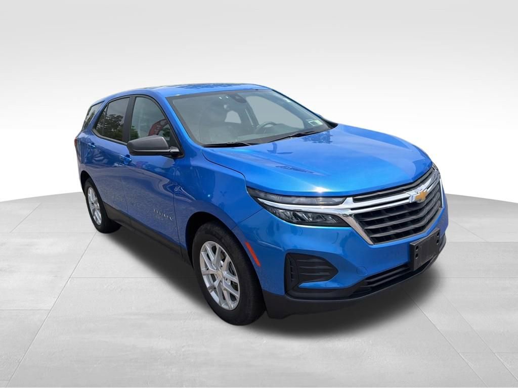 Used 2024 Chevrolet Equinox LS w/ LS Convenience Package FWD image 3