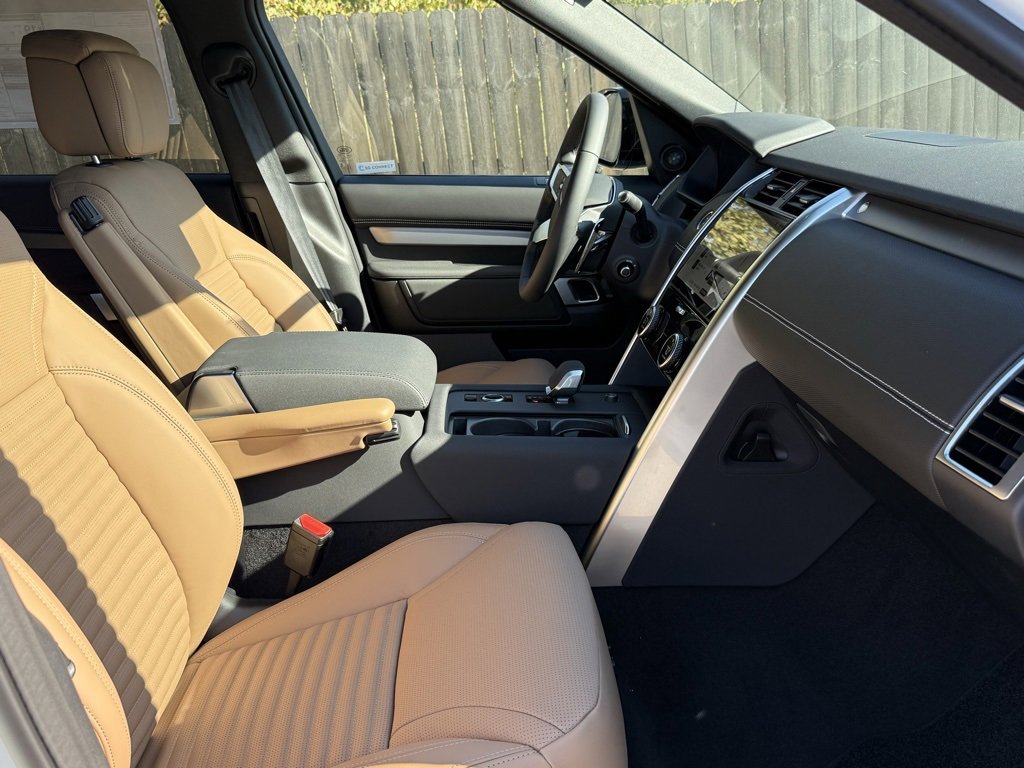 New 2026 Land Rover Discovery Limited Edition image 12