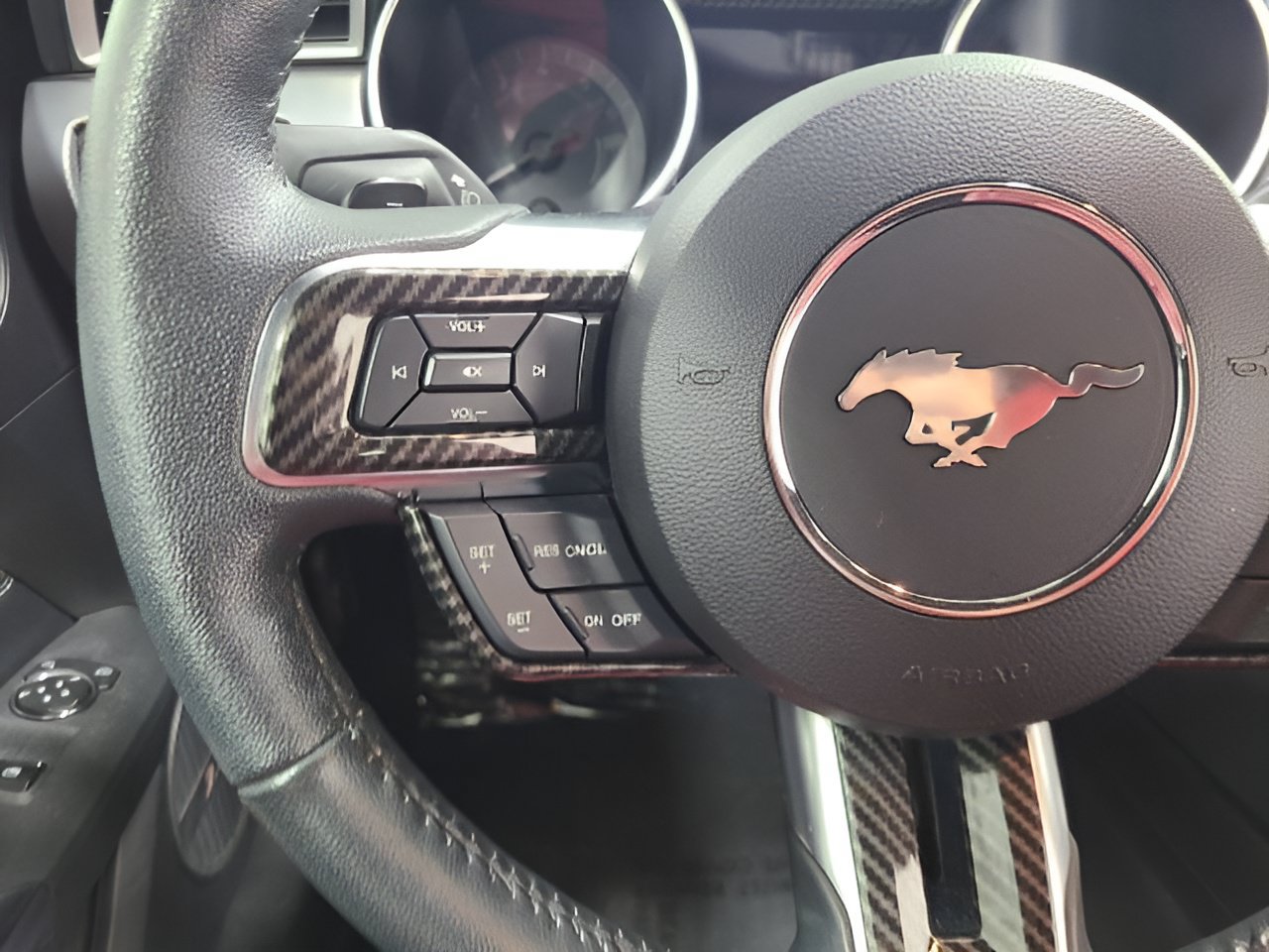 Used 2019 Ford Mustang Coupe w/ Equipment Group 101A RWD image 21