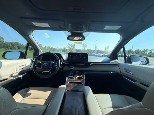 Used 2021 Toyota Sienna XLE FWD image 23