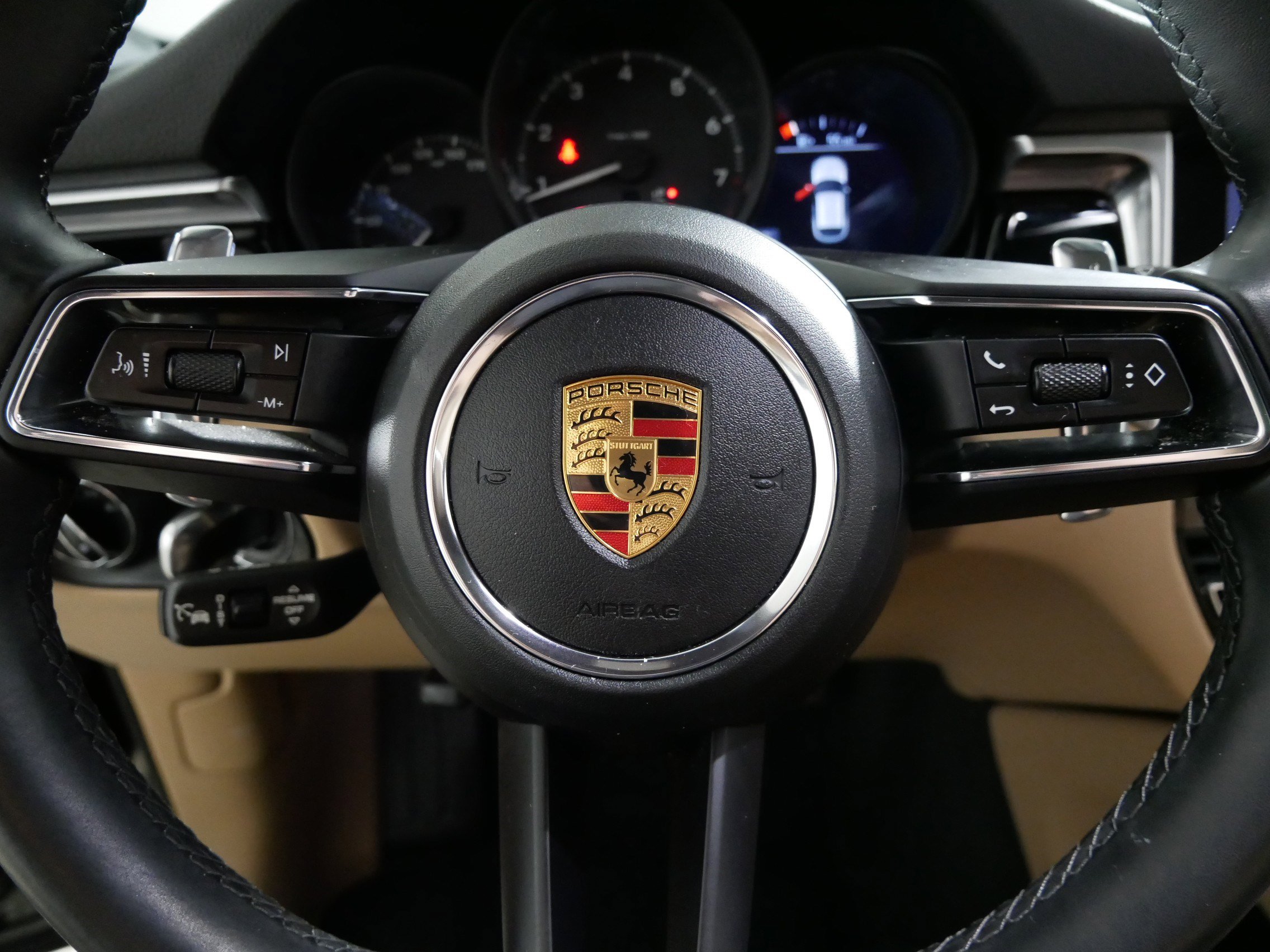 Used 2023 Porsche Macan Turbo image 25