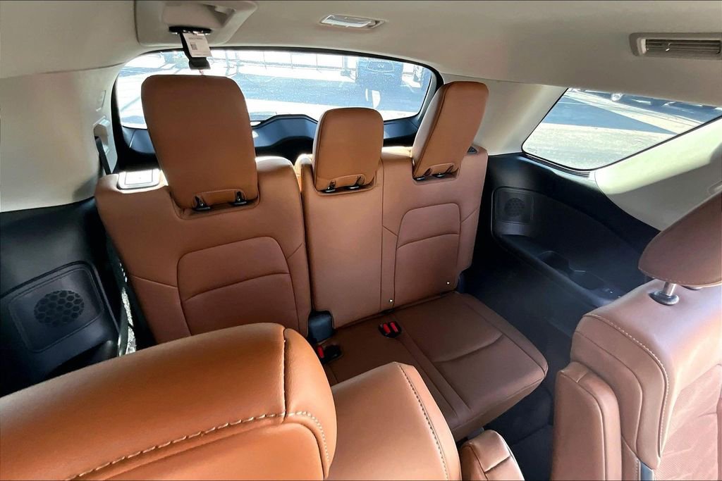 Used 2025 Nissan Pathfinder Platinum image 40