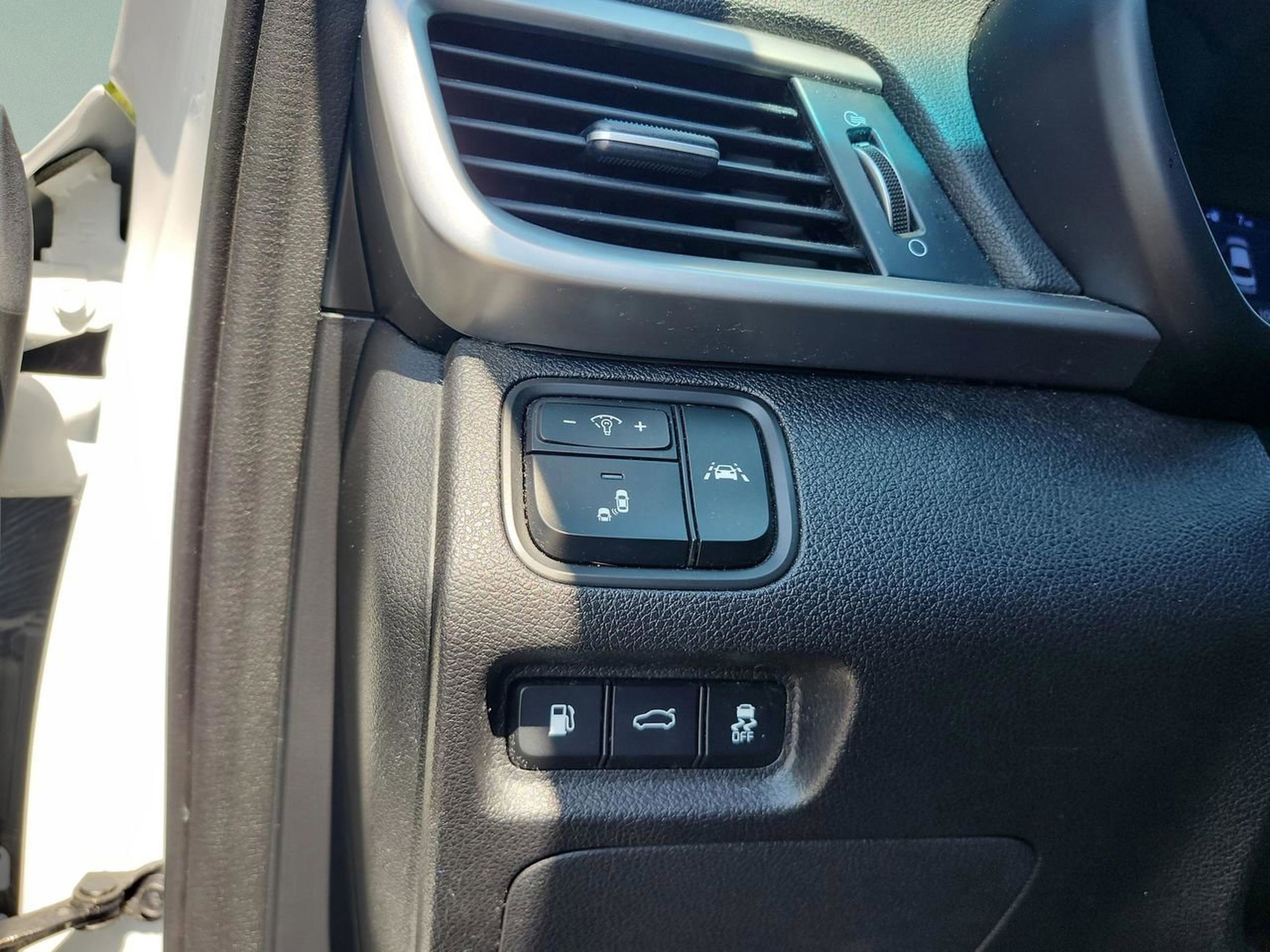 Used 2019 Kia Optima LX image 12