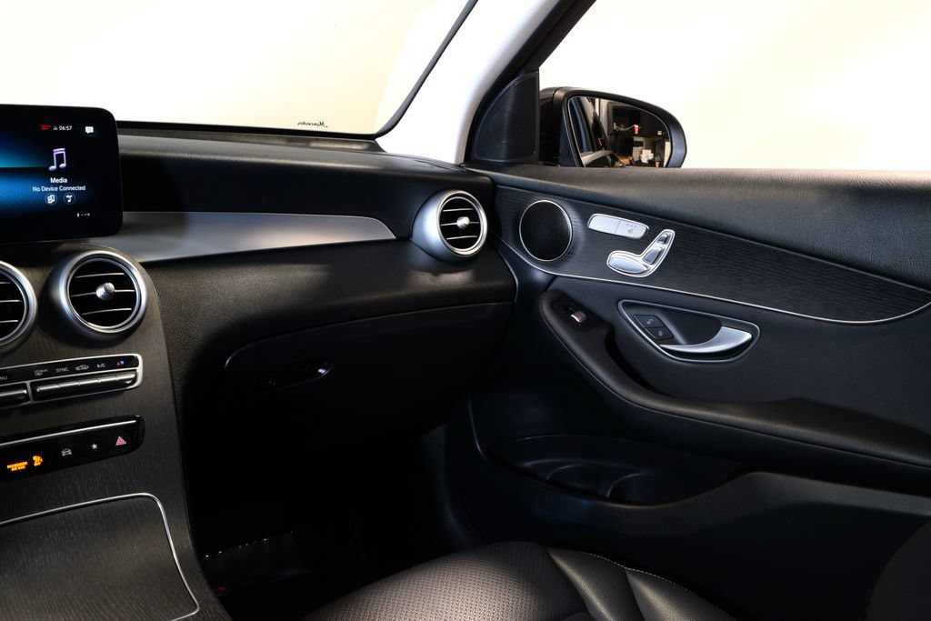 Used 2021 Mercedes-Benz GLC 300 4MATIC image 16