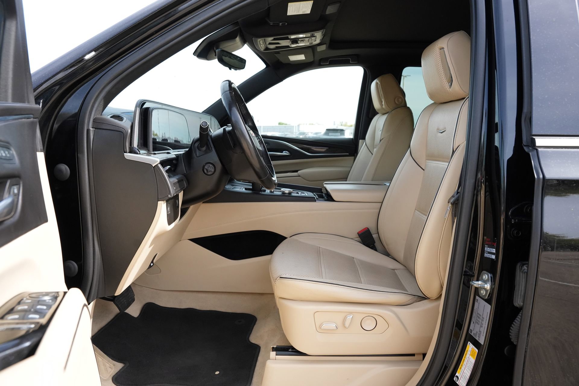 Used 2023 Cadillac Escalade Premium Luxury image 18