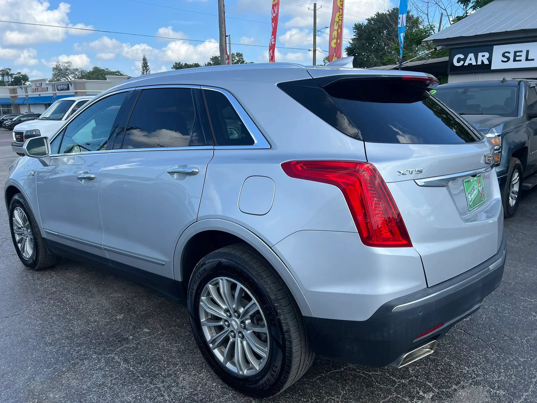 Used 2017 Cadillac XT5 Luxury w/ Driver Awareness Package FWD image 7