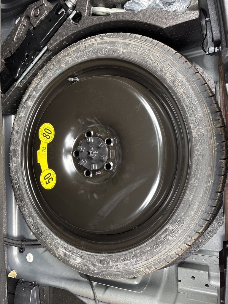 Used 2023 Volvo XC40 B4 Ultimate image 26