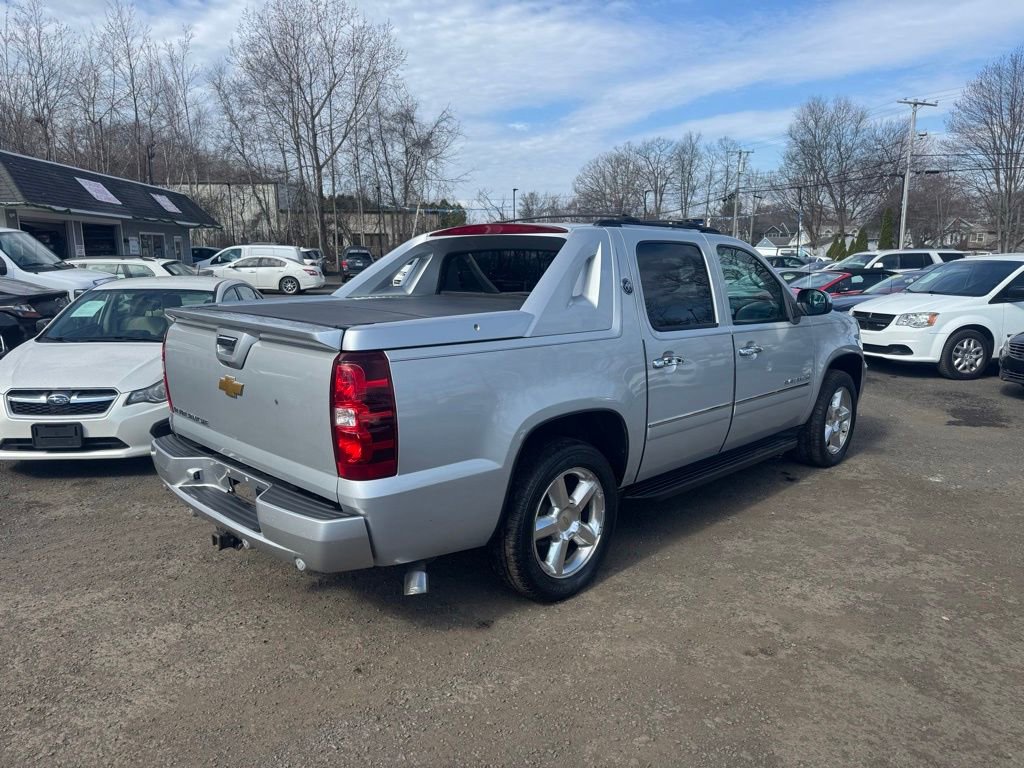 Used 2013 Chevrolet Avalanche LTZ image 8