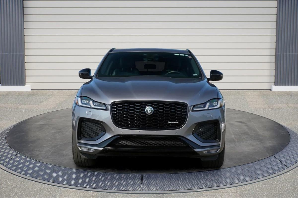 Used 2024 Jaguar F-PACE R-Dynamic S image 2