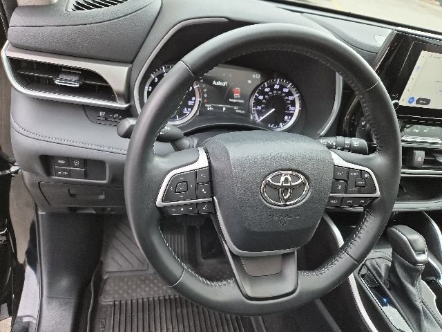 Used 2023 Toyota Highlander XLE AWD/4WD image 20