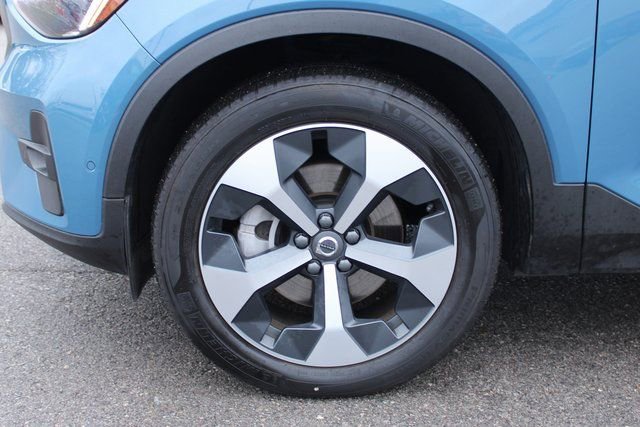 Used 2025 Volvo XC40 B5 Plus AWD/4WD image 38